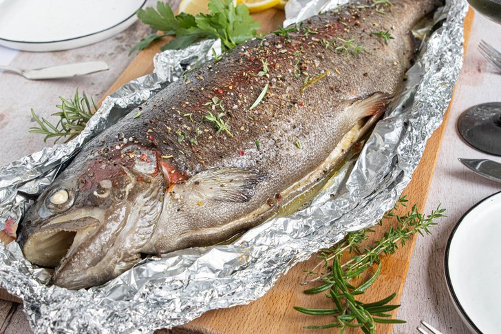 Lachsforelle in Alufolie aus dem Backofen