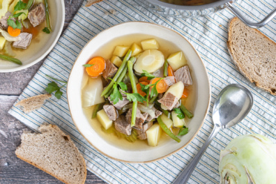 Omas Gemüsesuppe mit Rindfleisch