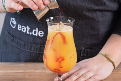 Grenadine zum Bahama gießen