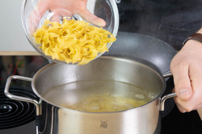 Bandnudeln kochen