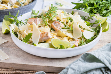 Bandnudeln mit Lachs