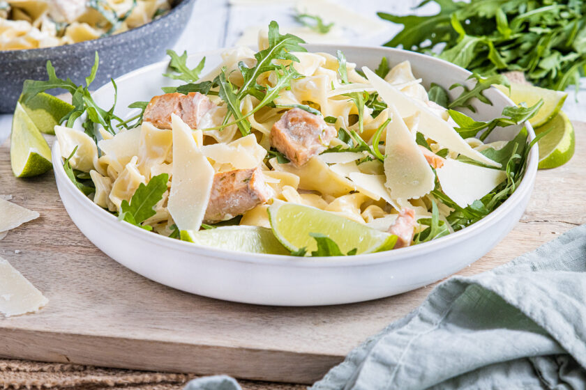 Bandnudeln mit Lachs
