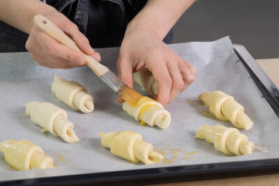 Croissants einstreichen