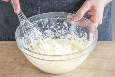Frischkäse unterrühren