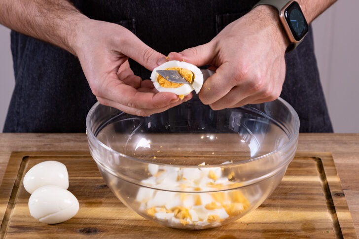 Eier klein schneiden