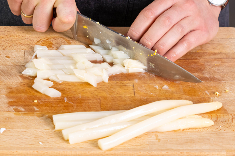 Spargel schneiden