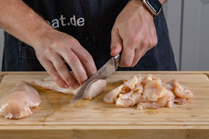 Hähnchen in Scheiben schneiden