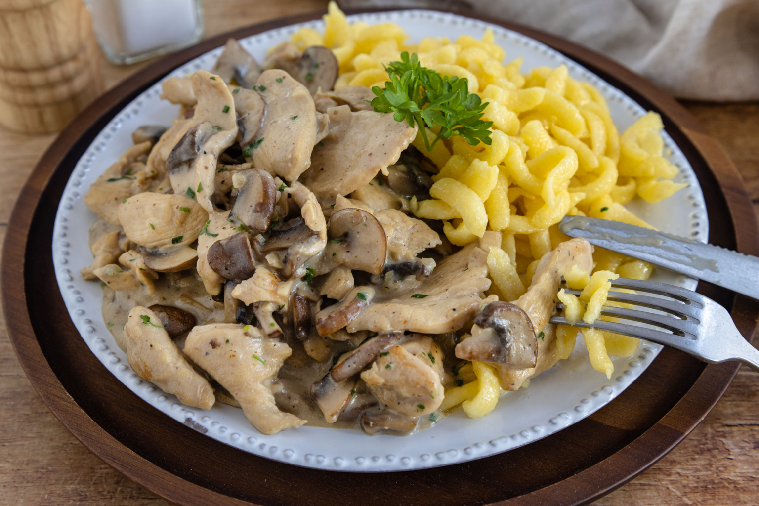 Hähnchengeschnetzeltes mit frischen Champignons | Rezept - eat.de