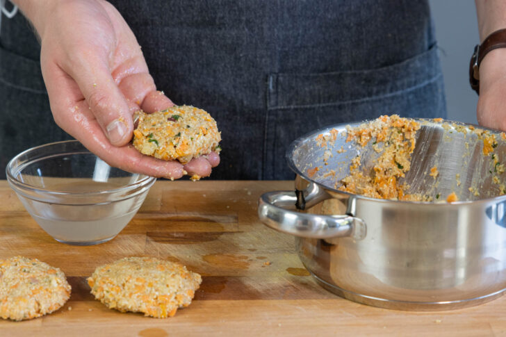 vegane Grünkernbratlinge formen