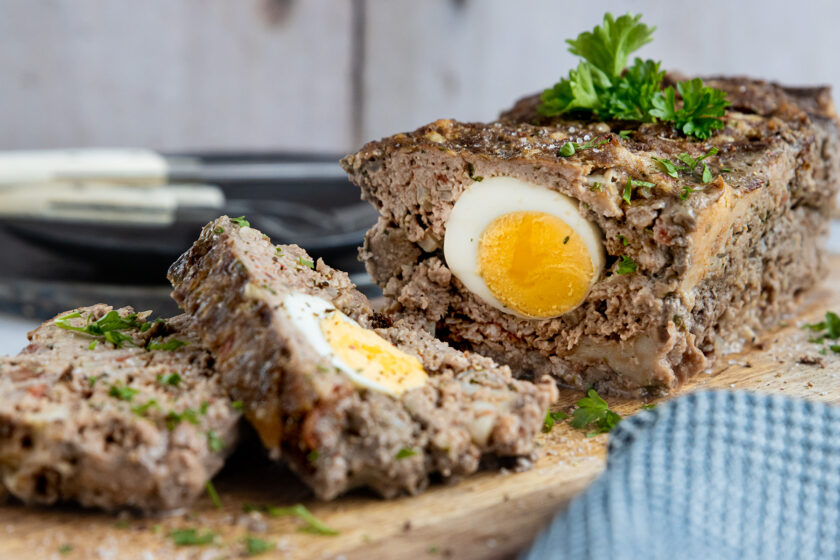 Hackbraten mit Ei