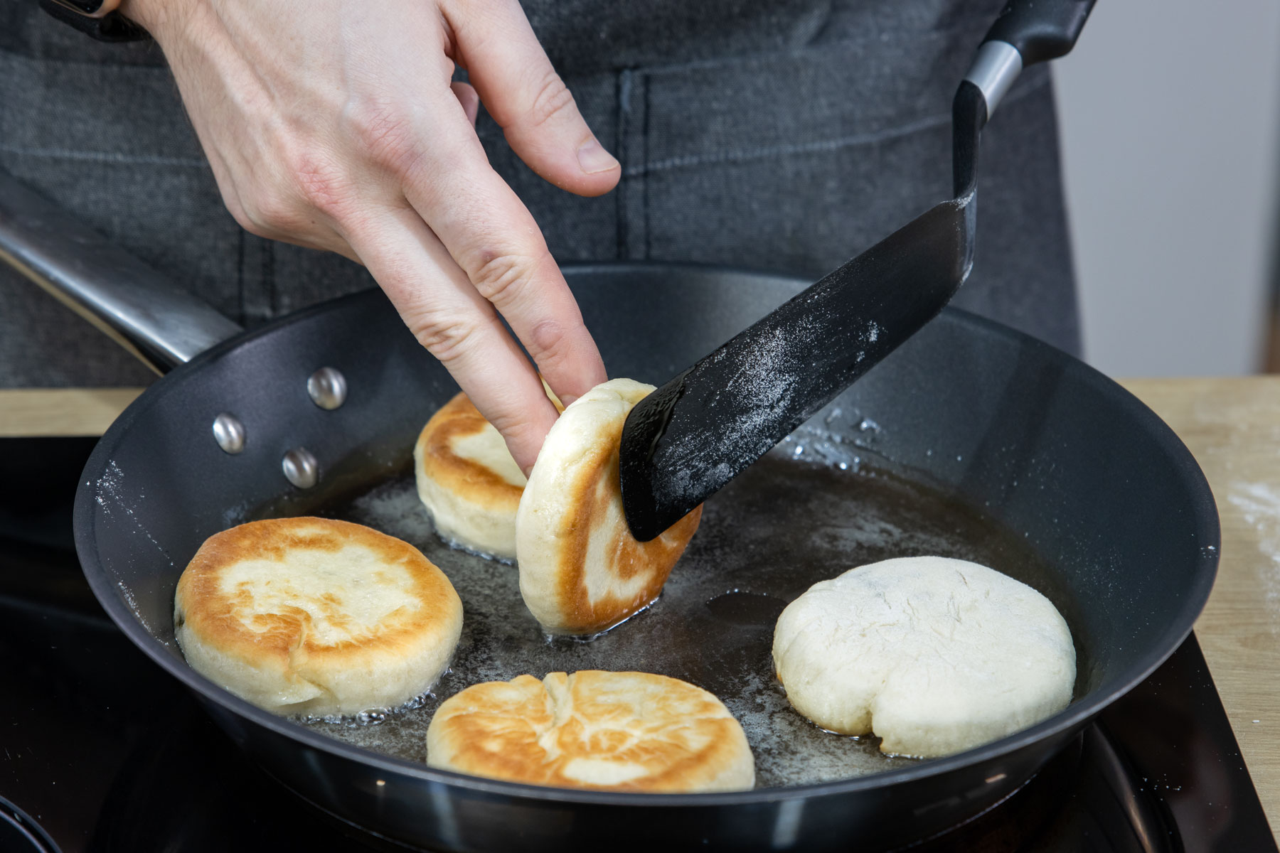 Hotteoks in Pfanne braten