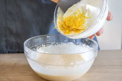 Eischnee zum Teig geben