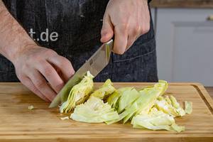 Weißkohl schneiden
