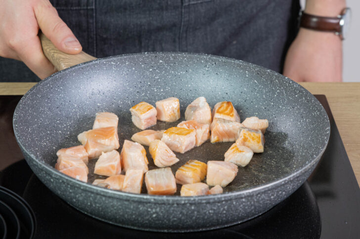 Lachs anbraten