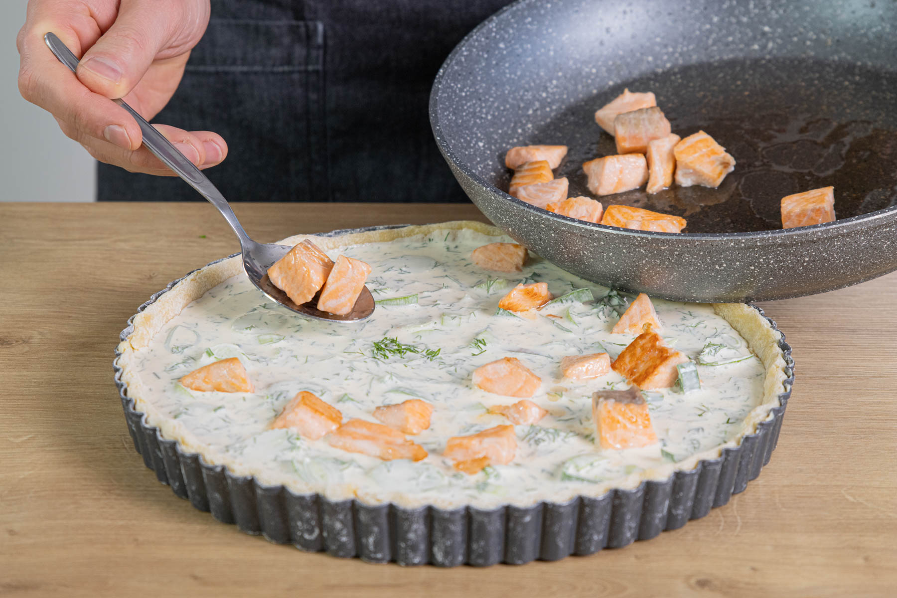 Lachs verteilen