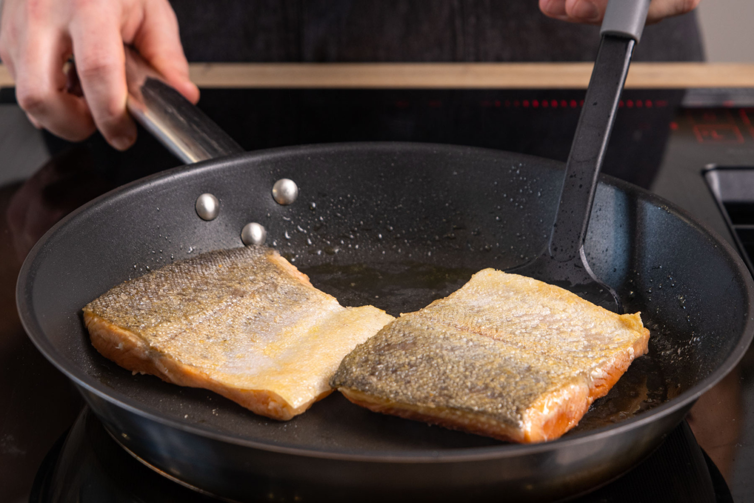 Lachsforellenfilet mit Haut im Backofen | Rezept