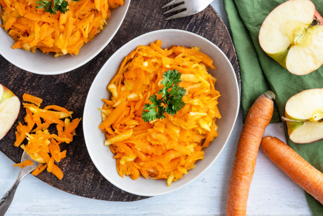 Möhrensalat mit Apfel | Rezept - eat.de