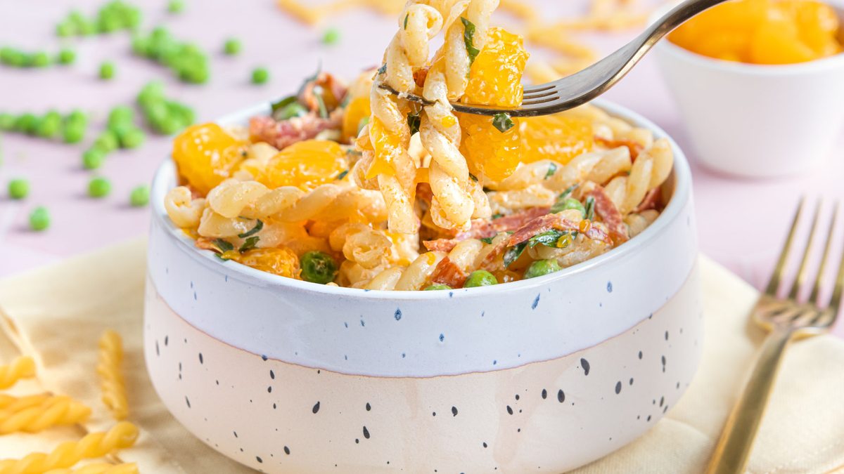 Nudelsalat mit Mandarinen und Erbsen | Rezept - eat.de