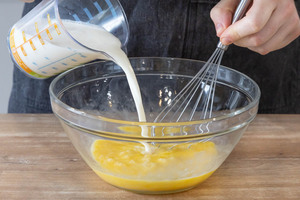 Pfannkuchenteig vorbereiten