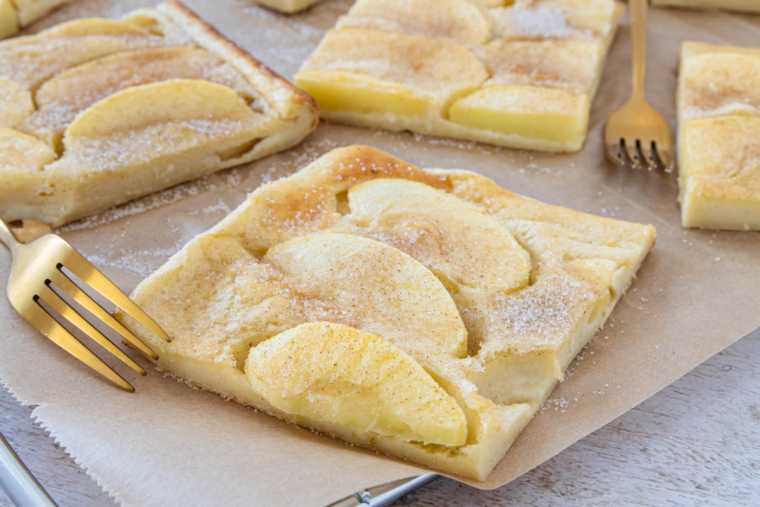 Ofen-Apfelpfannkuchen vom Blech | Rezept - eat.de