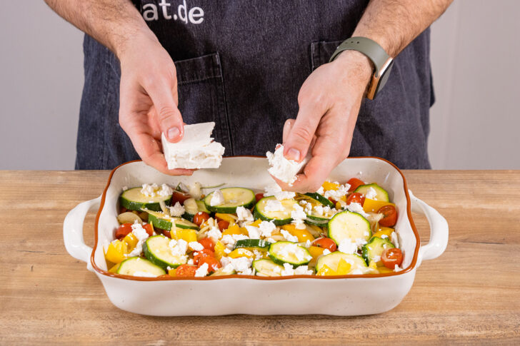 Ofengemüse mit Feta bedecken