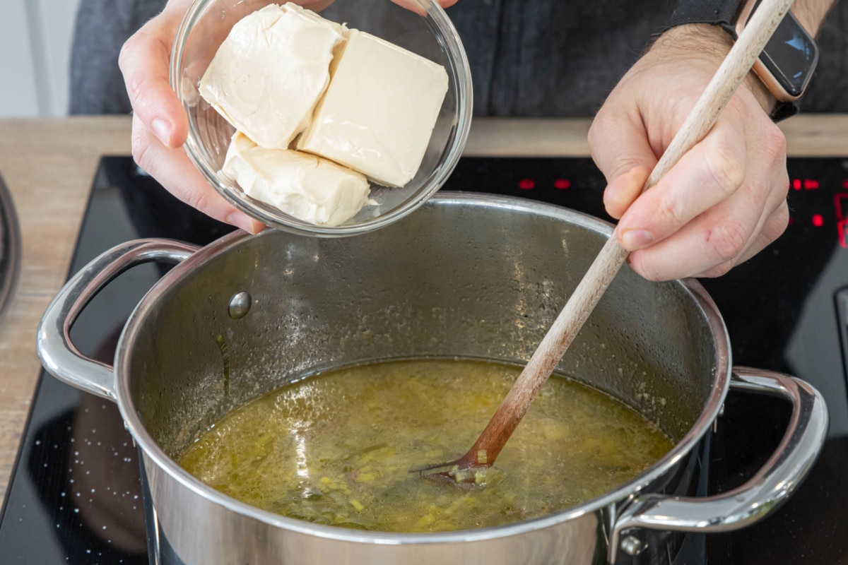Omas Käsesuppe mit Lauch | Rezept - eat.de