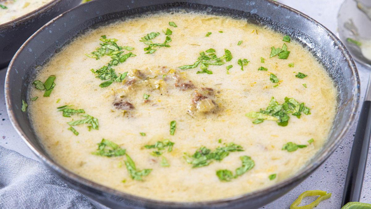 Omas Käsesuppe mit Lauch