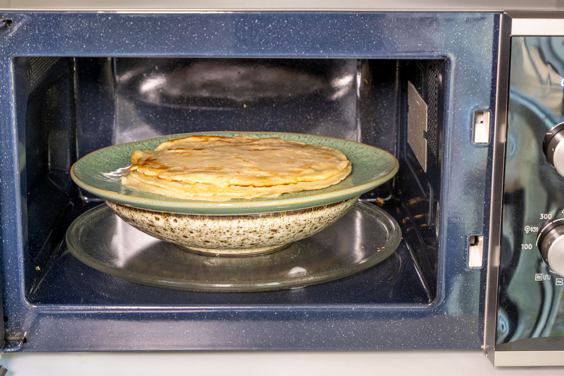Pfannkuchen in der Mikrowelle warm halten