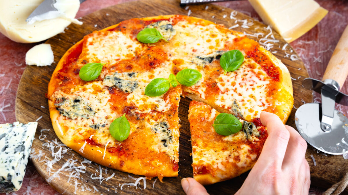 Pizza quattro formaggi | Rezept