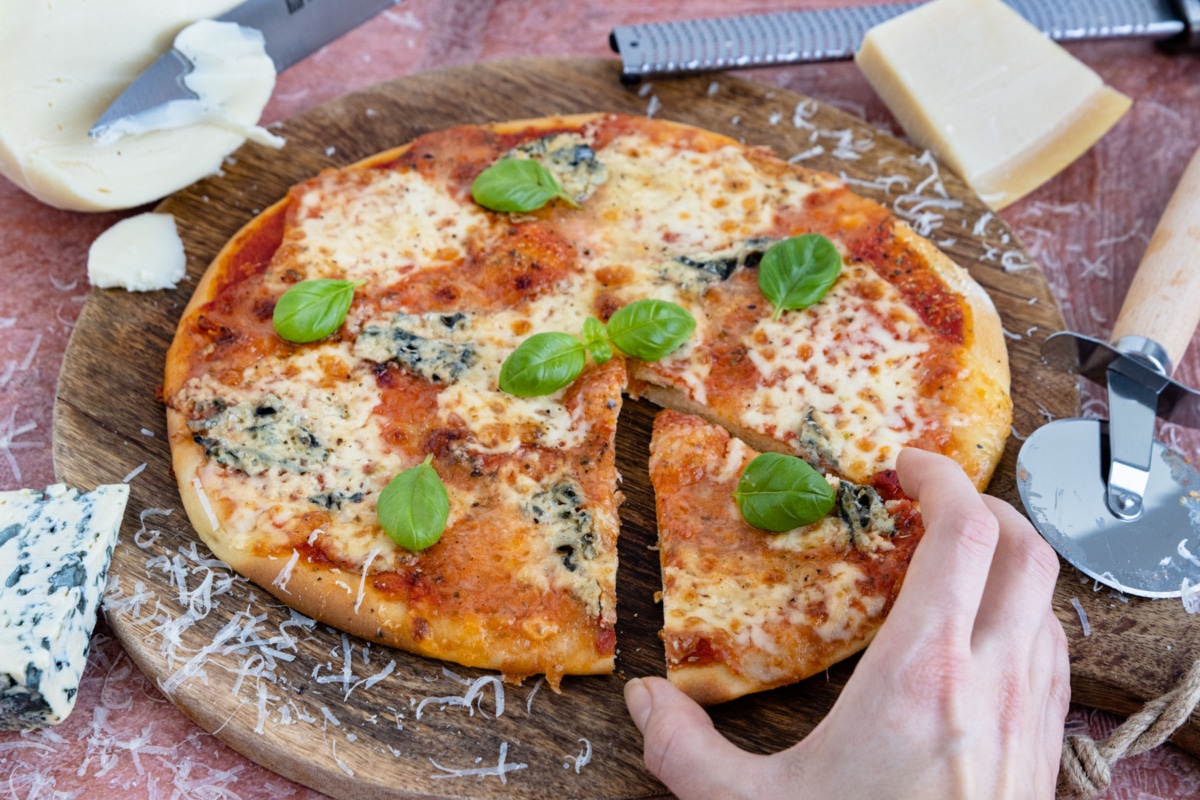 Pizza quattro formaggi Rezept eat.de