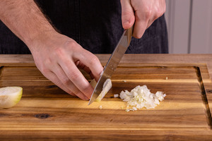 Zwiebel hacken