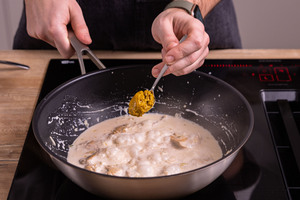 Currypaste dazugeben