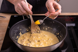 Putencurry mit Kurkuma würzen