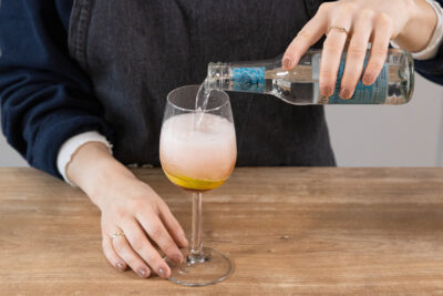 Mit Tonic auffüllen