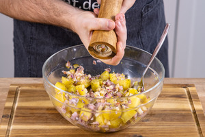 Kartoffelsalat würzen