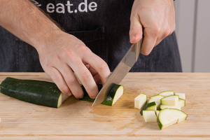 Zucchini klein schneiden
