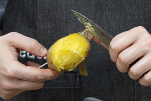 Kartoffeln kochen und pellen