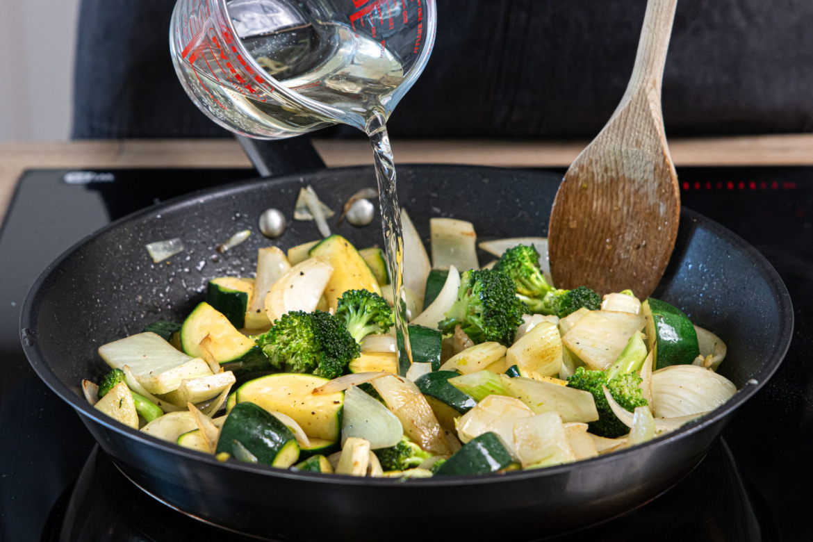 Seelachs mit Gemüse aus dem Backofen | Rezept - eat.de