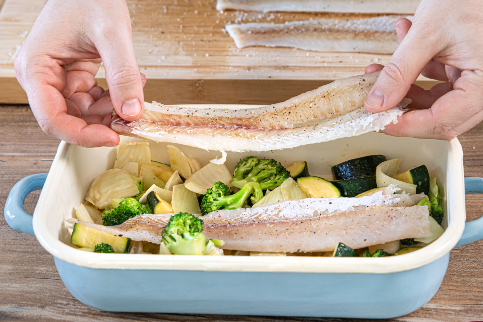 Seelachs mit Gemüse aus dem Backofen | Rezept