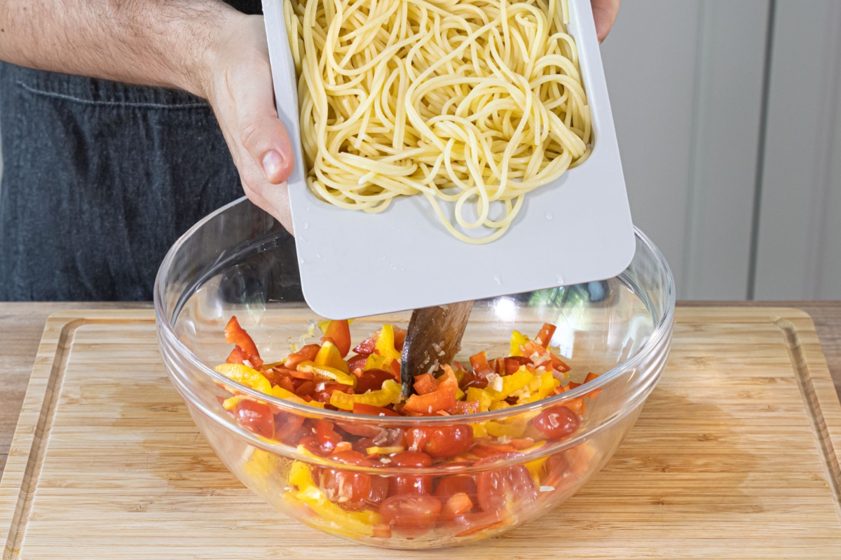 Spaghettisalat mit Knoblauch | Rezept - eat.de