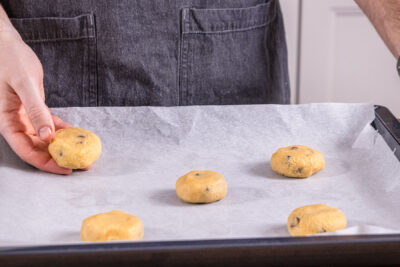 Subway-Cookies auf das Backblech geben