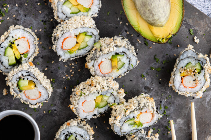 Gebackenes Sushi aus dem Ofen