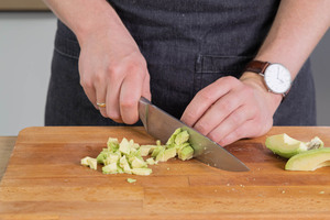 Avocado würfeln