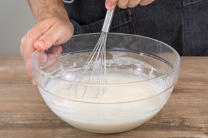 Eierkuchenteig verrühren