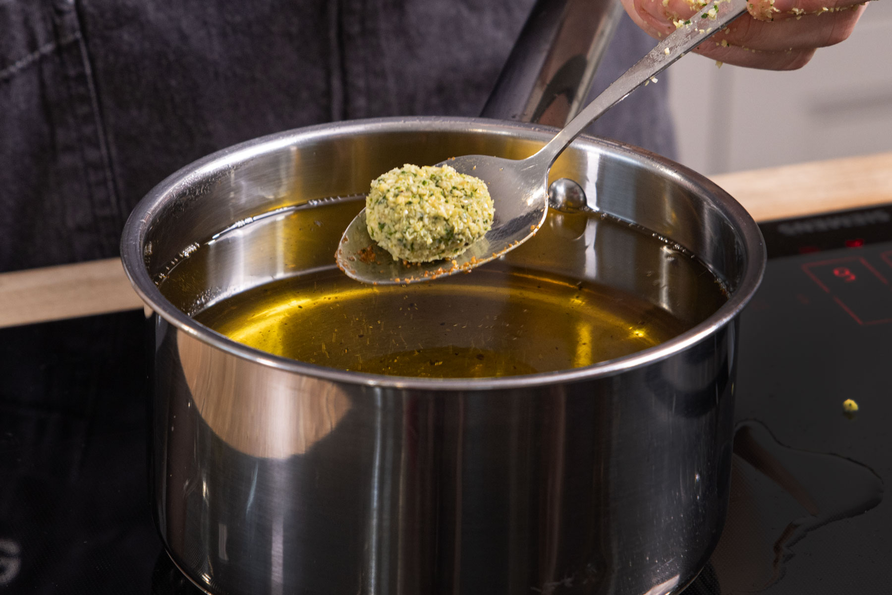 vegane Falafel ausbacken