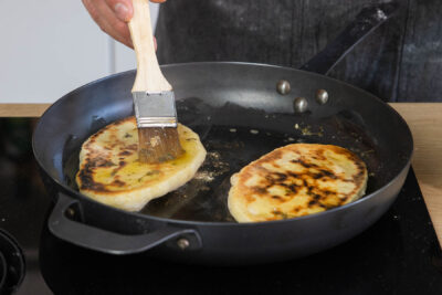 Naan Brote ausbacken