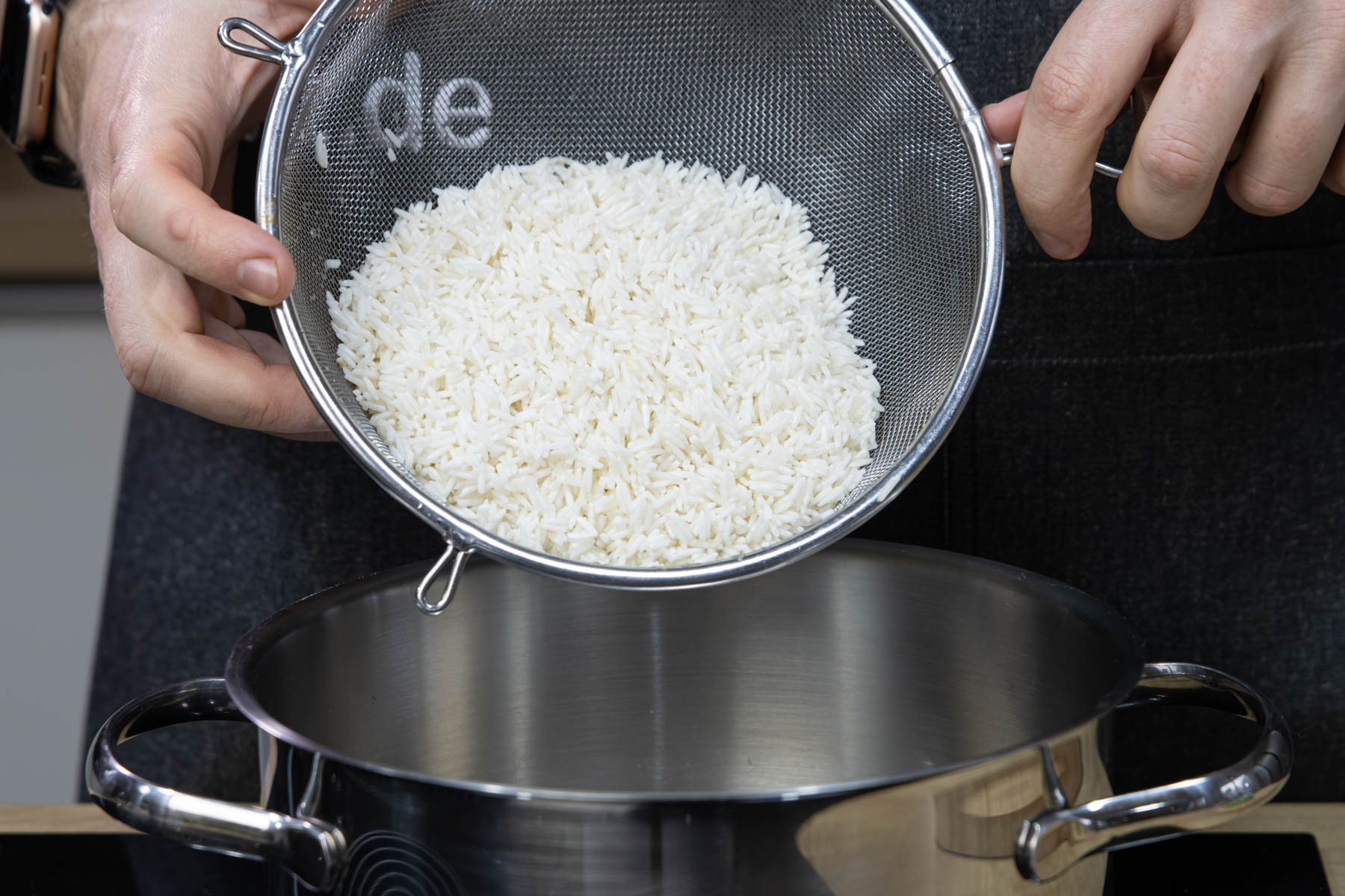Basmatireis mit Gewürzen kochen
