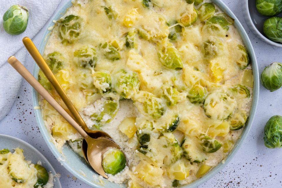 Vegetarischer Rosenkohlauflauf | Rezept - eat.de