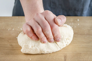 Weißbrotteig mit Hefe kneten
