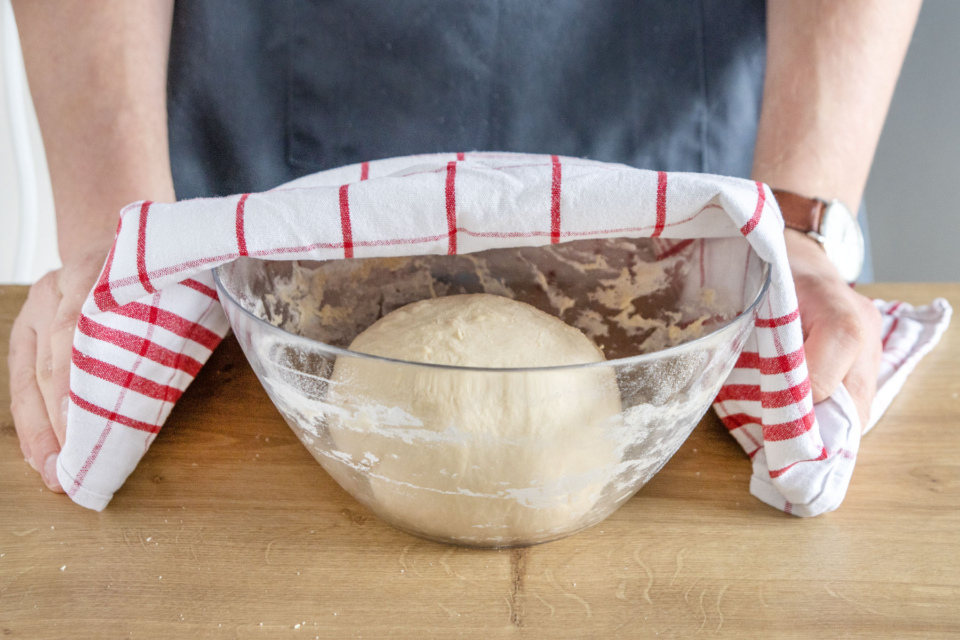 Einfaches Weißbrot mit Hefe selber backen | Rezepte